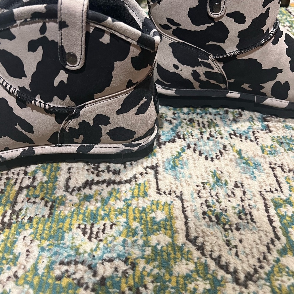 BearPaw Margo Cow Print Suede Boots, Women’s 11 - Picture 3 of 9
